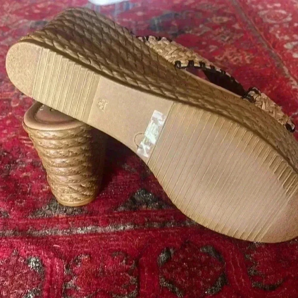 Bella Vita women’s size 9 WW slip on sandals. - Picture 8 of 8